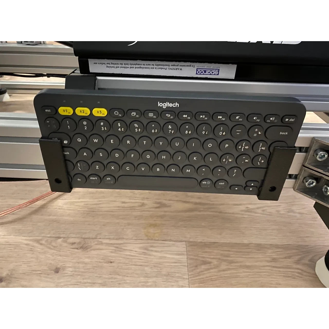 Supporto universale per tastiera wireless